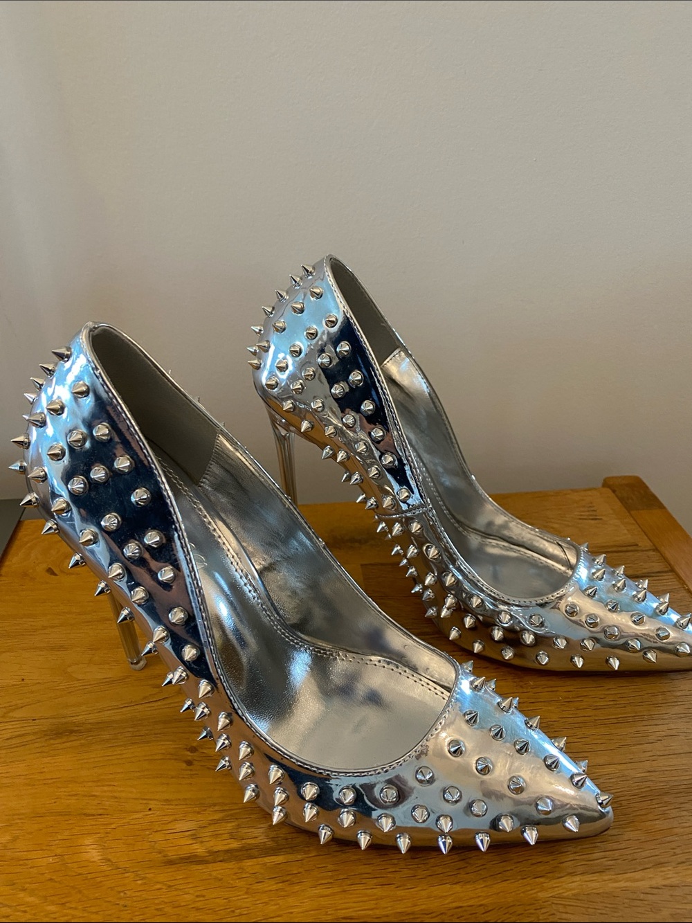 Liliana Spiked Metallic Silver Pumps โ Size 8